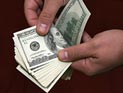 Россияне торопятся сдать валюту обратно в банки