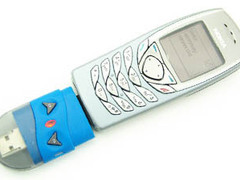 USB Phonebook Flasher и телефон Nokia. Фото с сайта USB Geek. USB Phonebook Flasher и телефон Nokia. Фото с сайта USB Geek.