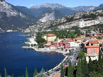 .    lakegarda.biz