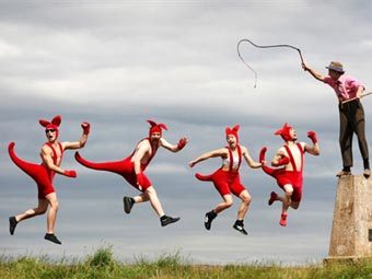  "Circus Oz"    Fringe  2008 .  ©AFP
